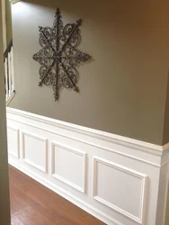 Molding for walls in the hallway photo