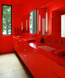Qara və qırmızı vanna otağı dizayn fotoşəkili