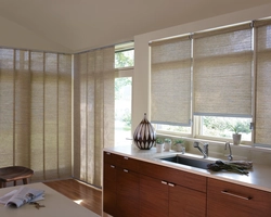 How to decorate a window with blinds in the kitchen photo