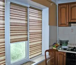 How to decorate a window with blinds in the kitchen photo