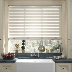 How to decorate a window with blinds in the kitchen photo