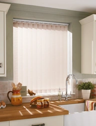 How to decorate a window with blinds in the kitchen photo