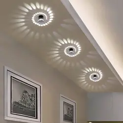 Koridorda asma tavan fotoşəkilinə lampaların yerləşdirilməsi