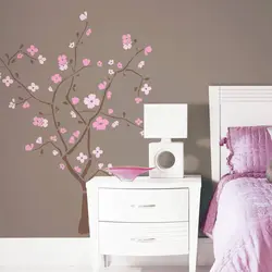 Sakura divar kağızı ilə yataq otağının fotoşəkili