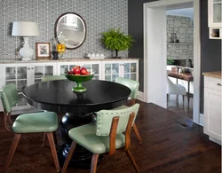 Серый стол в интерьере кухни фото