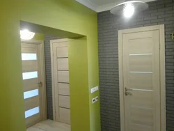 Koridor püstə rəngli interyer şəkli