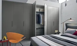 Серый шкаф в интерьере спальни фото