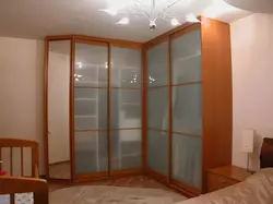 Шкафы купе угловые в гостиную с зеркалом фото