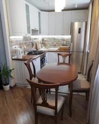 Круглый стол в маленькой кухне реальные фото