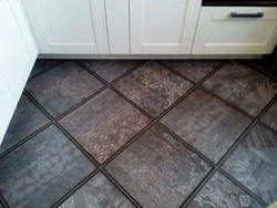 Плитка на полу в кухне с переходом фото
