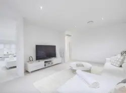 Фото гостиной в современном стиле в белом цвете