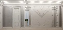 Мрамор на стене в интерьере прихожей