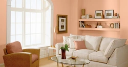Интерьер гостиной с персиковыми стенами