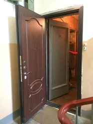 Установка входных металлических дверей в квартире фото