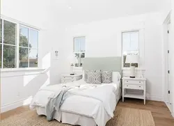Белы колер сцен у інтэр'еры спальні
