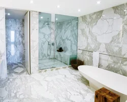 Дизайн ванной комнаты голубой мрамор