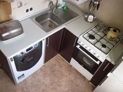 Дызайн кухні з халадзільнікам і пральнай машынкай фота