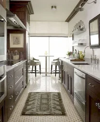 Дизайн узкой кухни с окном 2 на 4