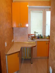 Кухня 5 кв метраў дызайн з халадзільнікам хрушчоўка і калонкай