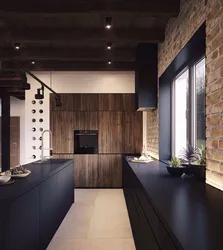 Темная деревянная кухня в интерьере