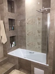 Күңгірт плиткалардан жасалған ванна бөлмесі фото