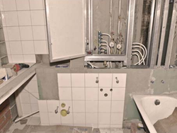 Hide bathroom pipes in Khrushchev photo