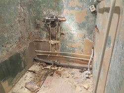 Hide bathroom pipes in Khrushchev photo