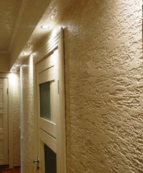 Photo of decorative plaster on the walls in the hallway using putty