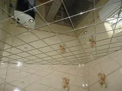 Зеркальный потолок в ванной фото