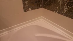 Bathroom baseboard design