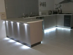 Фото кухни с лентой подсветкой