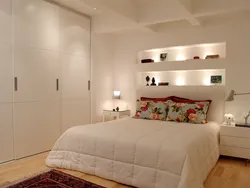 Дизайн спальни около кровати