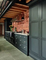Серая кухня с деревянными фасадами интерьер