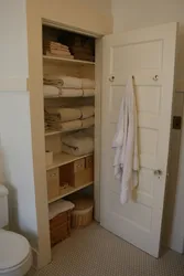 Built-in wardrobes in the bathroom design photo