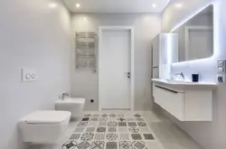 Ванная пакой дызайн белая плітка з туалетам