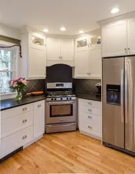 Photos of corner built-in kitchens with gas stoves