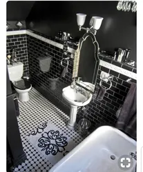 Дизайн ванны с черным туалетом