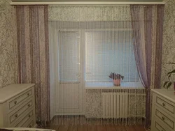 Дизайн штор на окно с балконной дверью в спальню