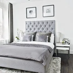 Серая кровать в спальне интерьер дизайн фото