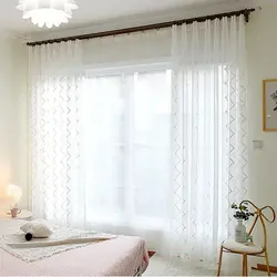 Дизайн окна в спальне тюлью