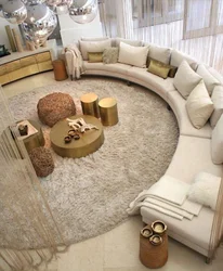 Гостиная с круглым диваном интерьер фото
