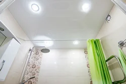 Inexpensive ceiling in the bathroom photo