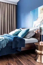 Карычневы з сінім у інтэр'еры спальні