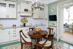Фото кухни с круглым столом у стены
