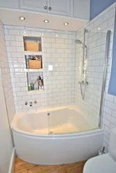Бұрыштық ванна мен душ бар ваннаның дизайны