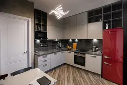 Дызайн кутняй кухні з асобна стаячым халадзільнікам