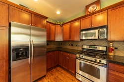 Refrigerator color in kitchen interior