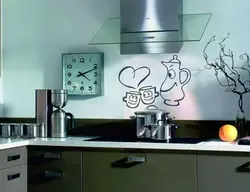 Один рисунок на всю кухню фото