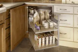 Угловая кухня наполнение шкафов фото