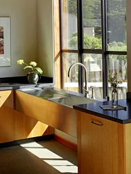 Кухонная столешница в интерьере кухни фото